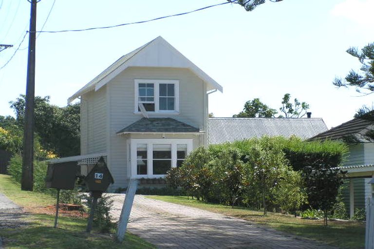 Photo of property in 2/16 Woodside Avenue, Northcote, Auckland, 0627