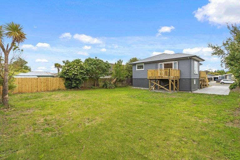 Photo of property in 11 Glenrowan Avenue, Avondale, Christchurch, 8061