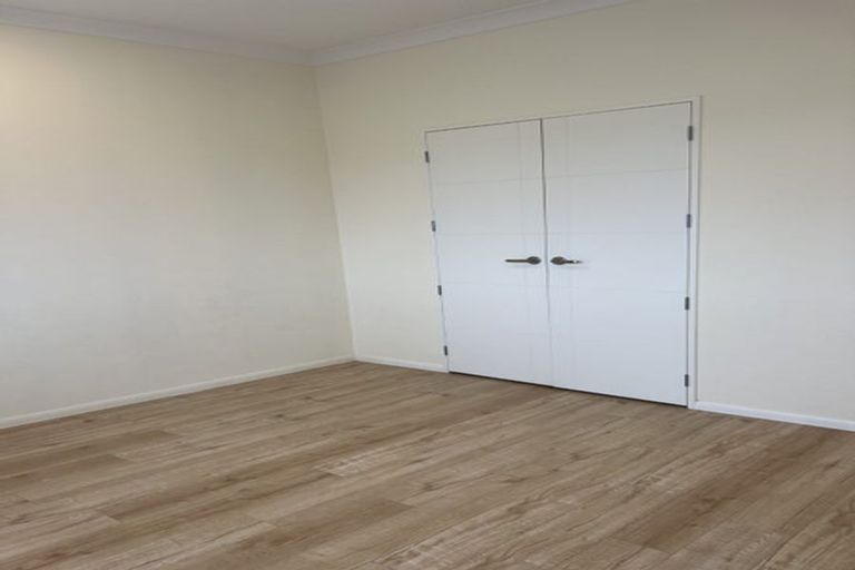 Photo of property in 12 Te Awa Place, Red Beach, 0932