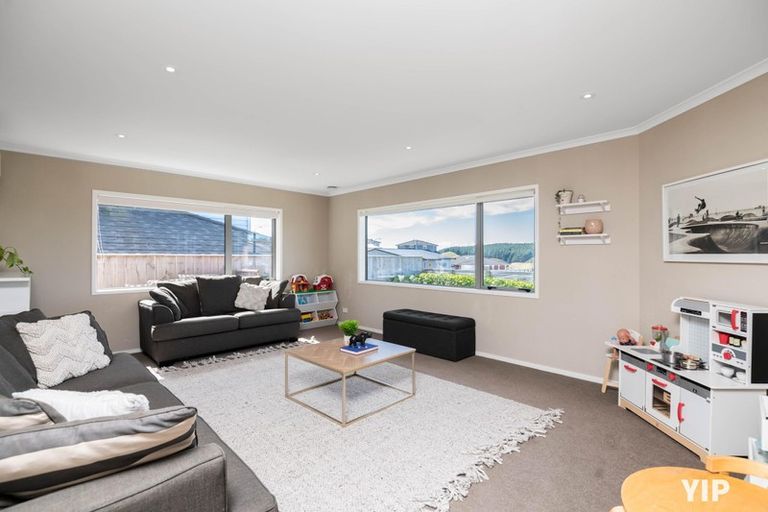 Photo of property in 21 Bickerton Rise, Churton Park, Wellington, 6037