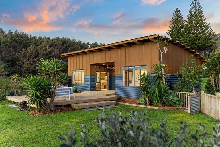 Photo of property in 333 Motutara Road, Muriwai, Waimauku, 0881