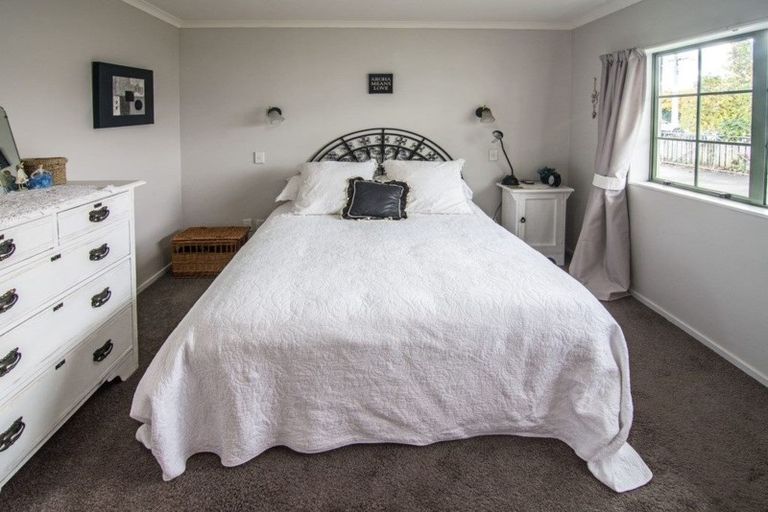 Photo of property in 52 Cambridge Terrace, Masterton, 5810