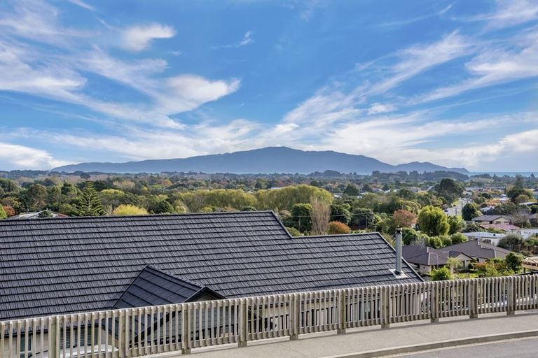 Photo of property in 103 Kakariki Grove, Waikanae, 5036