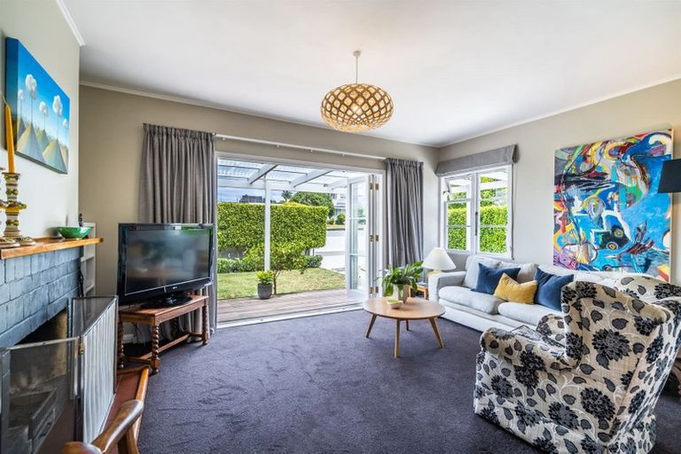 Photo of property in 1/193 Queen Street, Northcote Point, Auckland, 0627