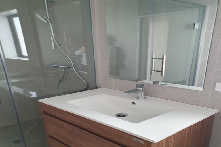 Photo of property in 10 Henry Blyth Lane, Greenhithe, Auckland, 0632