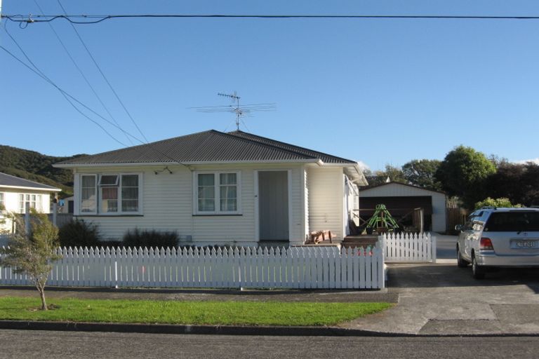Photo of property in 10 Benge Crescent, Naenae, Lower Hutt, 5011