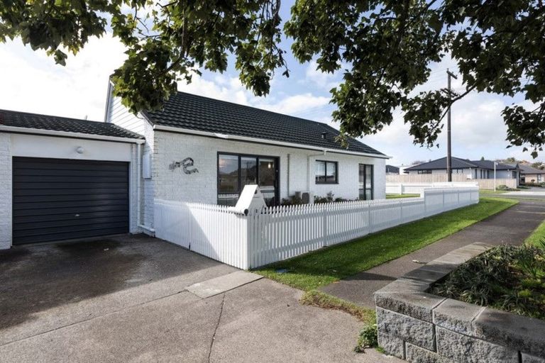 Photo of property in 2 Magnolia Drive, Westown, New Plymouth, 4310