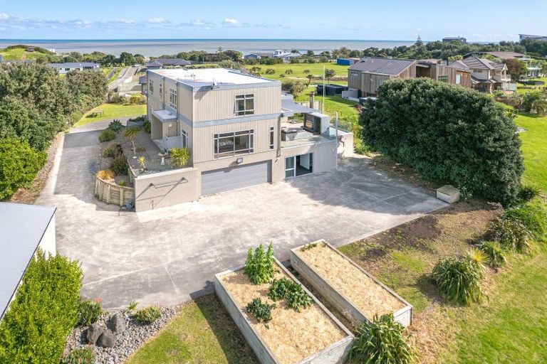 Photo of property in 34 Longbeach Drive, Castlecliff, Whanganui, 4501