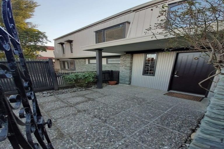 Photo of property in 64 Oregon Drive, Kelvin Heights, Queenstown, 9300
