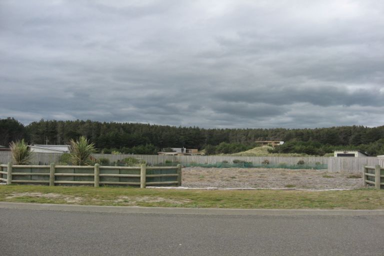 Photo of property in 46 Kent Avenue, Waitarere Beach, Levin, 5510