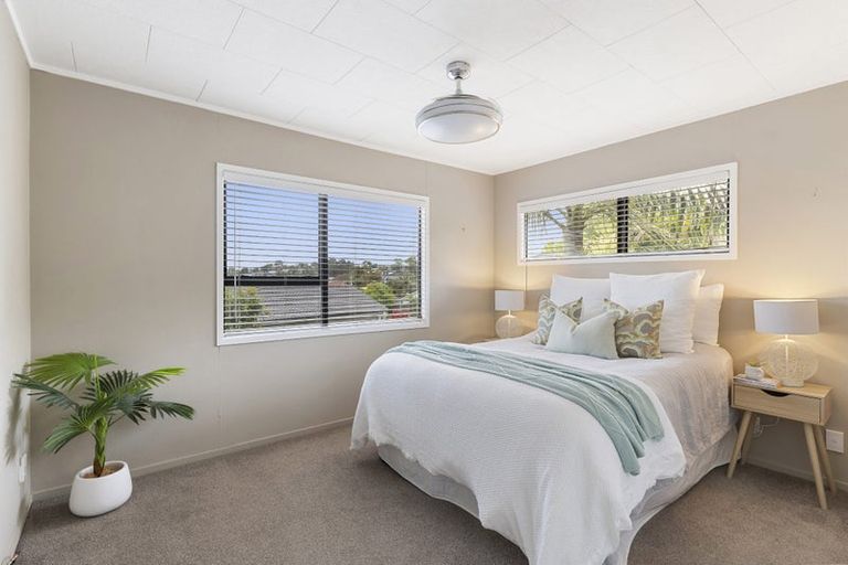 Photo of property in 9 Kupari Place, Totara Vale, Auckland, 0629