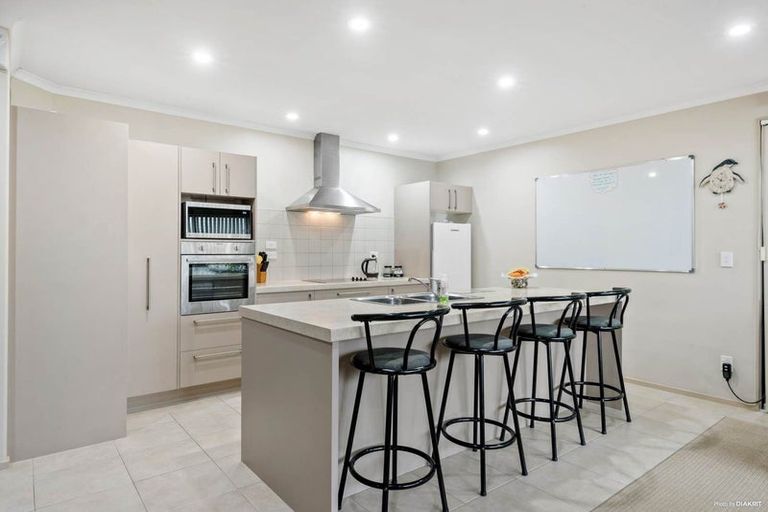 Photo of property in 17 Durbin Court, Greenhithe, Auckland, 0632