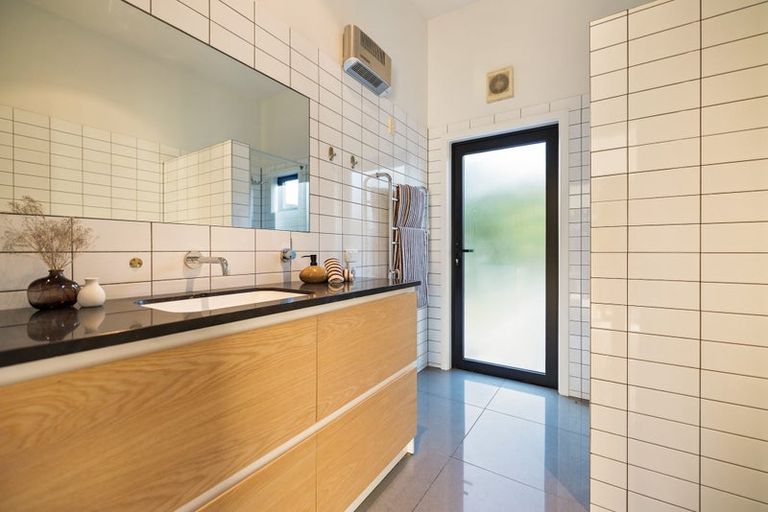 Photo of property in 17 Mooney Road, Speargrass Flat, Queenstown, 9371