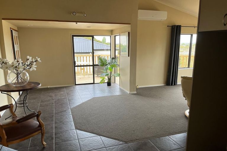 Photo of property in 4/141 Colwill Road, Massey, Auckland, 0614