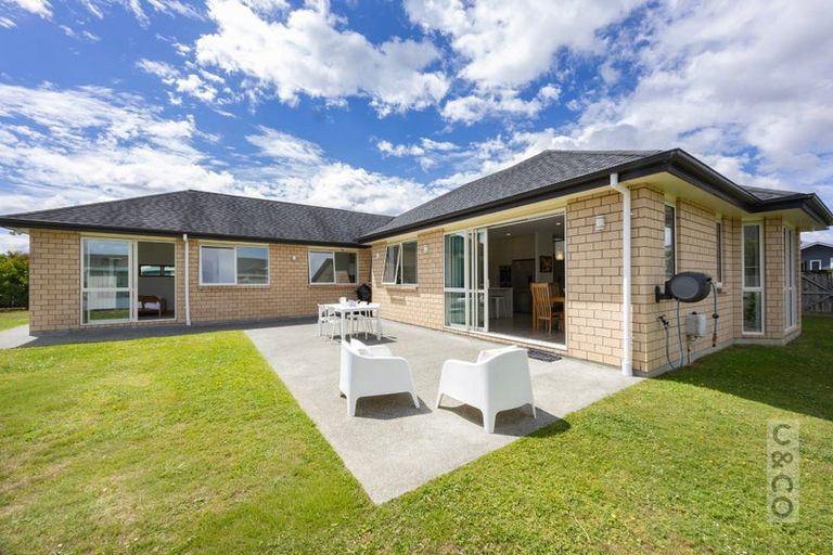 Photo of property in 16 Fruitlands Road, Kumeu, 0810