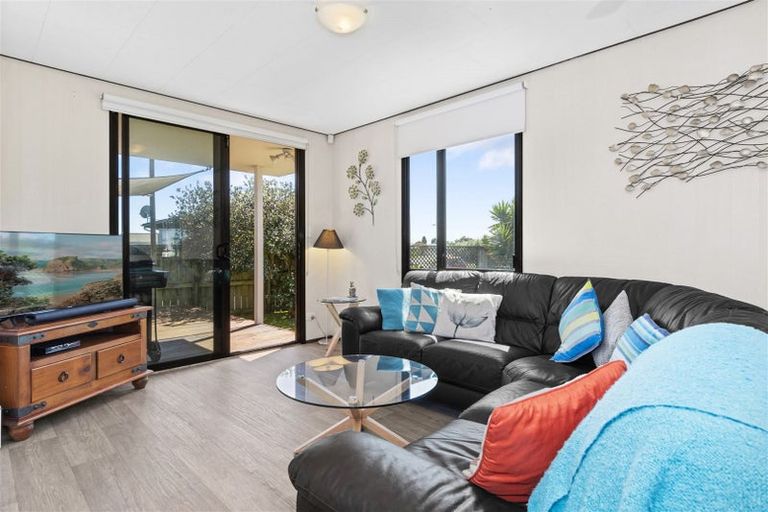 Photo of property in 5 Longstead Avenue, Papamoa Beach, Papamoa, 3118