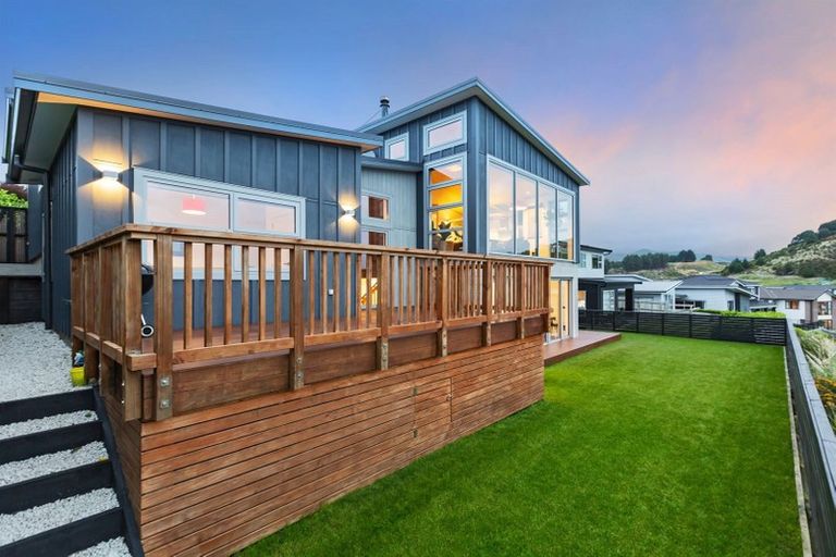 Photo of property in 89 Endeavour Drive, Whitby, Porirua, 5024