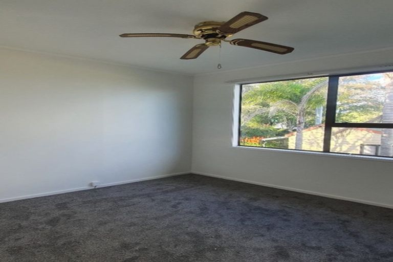Photo of property in 9 Fitzherbert Avenue, West Harbour, Auckland, 0618