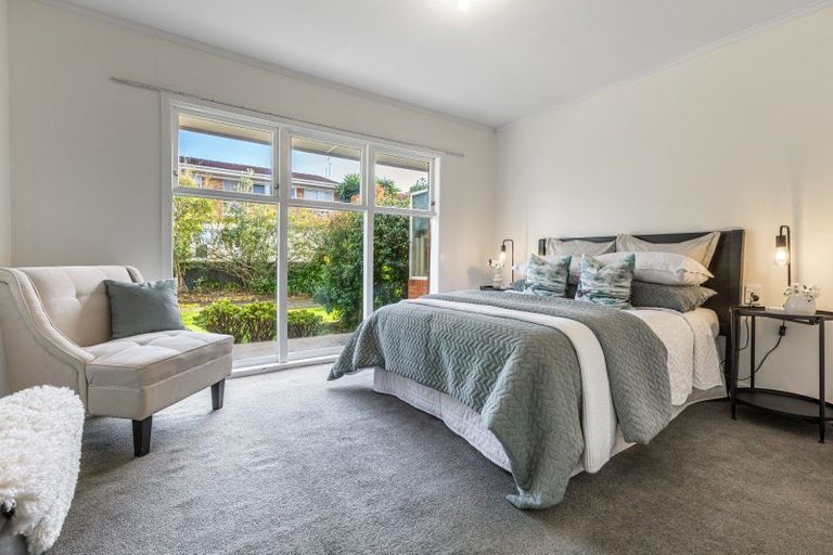 Photo of property in 2/39 Tawhiri Road, One Tree Hill, Auckland, 1061