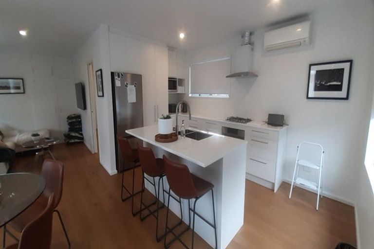 Photo of property in 2/37b Main Road, Redcliffs, Christchurch, 8081