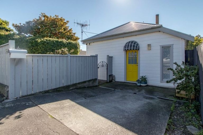 Photo of property in 22 Enfield Road, Hospital Hill, Napier, 4110