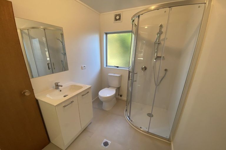 Photo of property in 4a Lavery Place, Sunnynook, Auckland, 0632