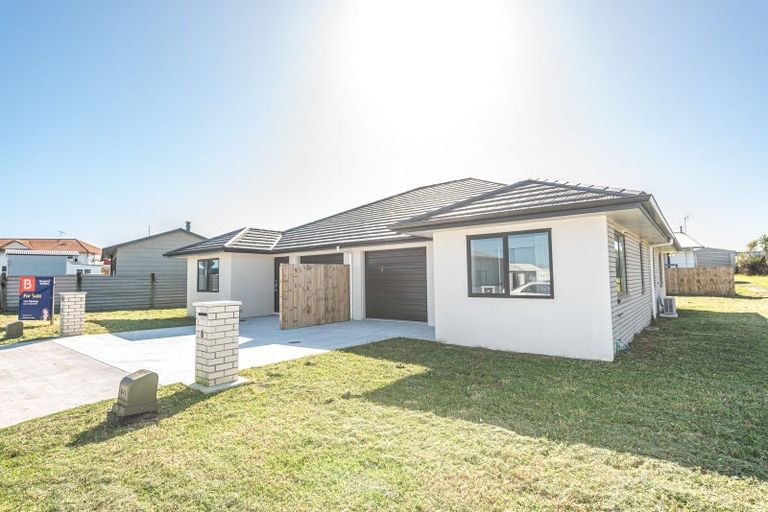 Photo of property in 6 Cross Street, Castlecliff, Whanganui, 4501