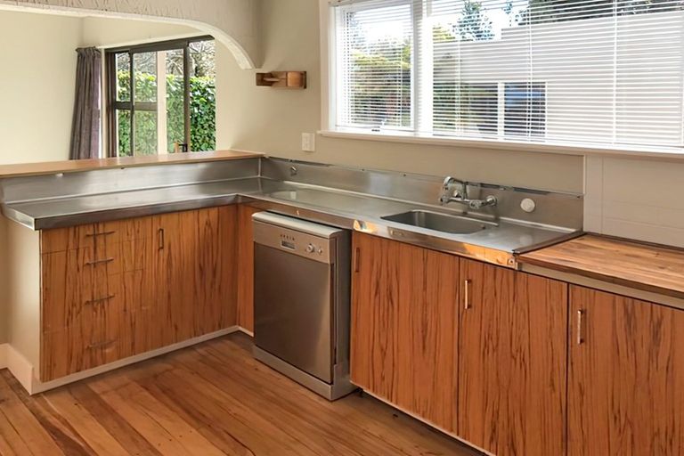 Photo of property in 303 College Street, West End, Palmerston North, 4410