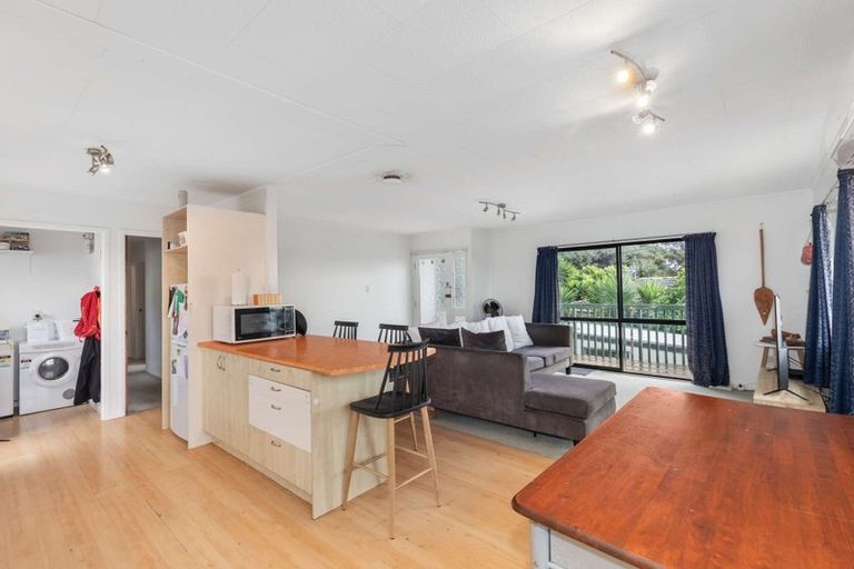 Photo of property in 38 Holmes Drive South, Massey, Auckland, 0614