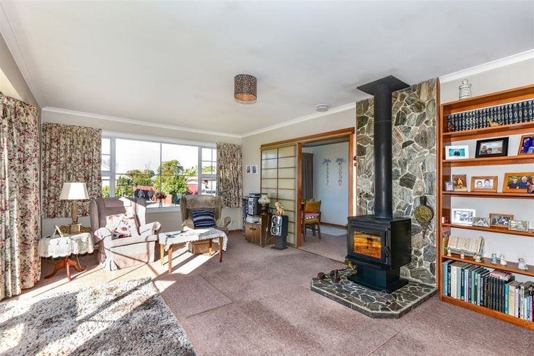 Photo of property in 6 Monteath Place, Redwood, Christchurch, 8051