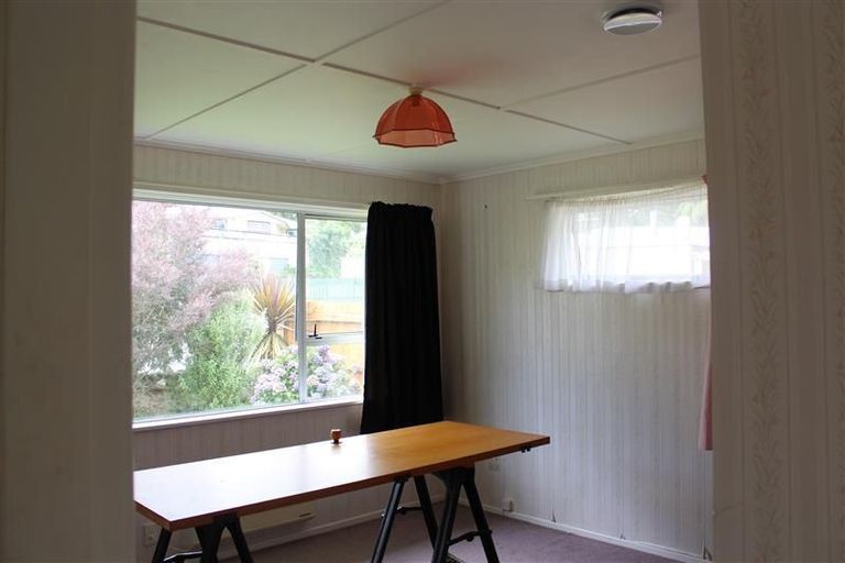 Photo of property in 12 Kendal Place, Merrilands, New Plymouth, 4312