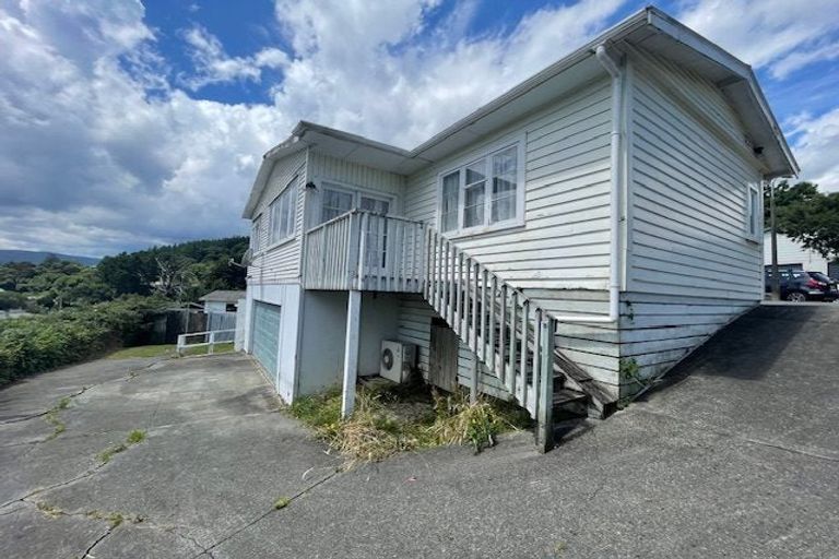 Photo of property in 4 Oaklands Grove, Clouston Park, Upper Hutt, 5018