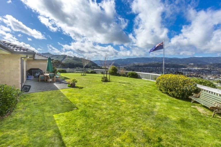 Photo of property in 57 Riverstone Drive, Riverstone Terraces, Upper Hutt, 5018