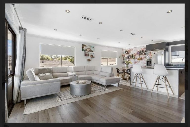 Photo of property in 14 Rena Place, West Harbour, Auckland, 0618