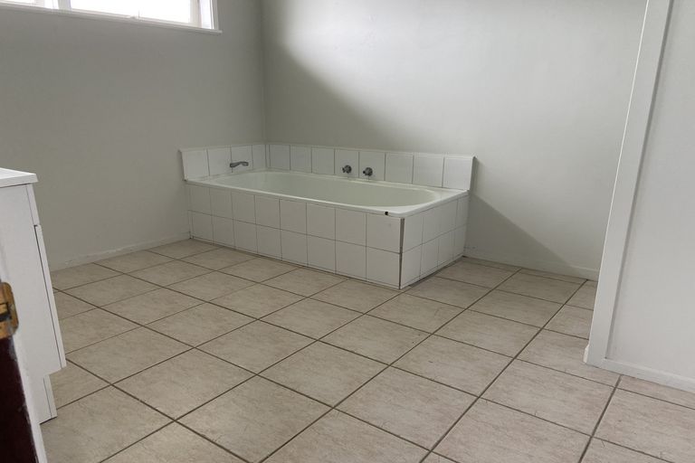 Photo of property in 108 Te Atatu Road, Te Atatu South, Auckland, 0610