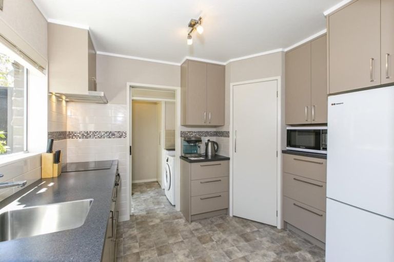 Photo of property in 1/104 Manhattan Heights, Glendene, Auckland, 0602