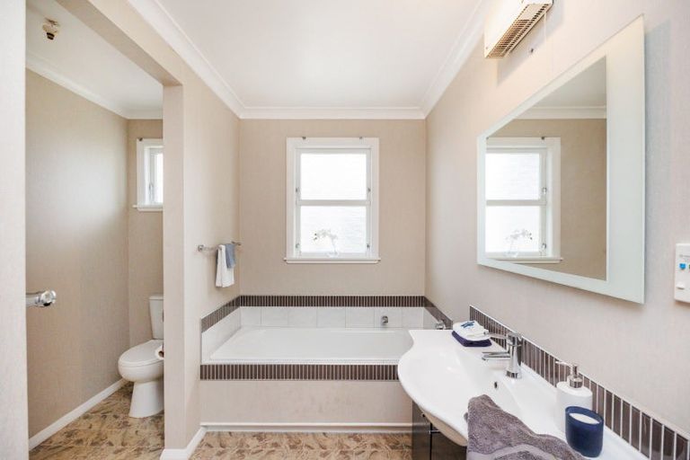 Photo of property in 6 Ruha Street, West End, Palmerston North, 4412