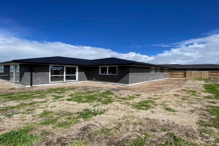 Photo of property in 14 Te Taniwha Road, One Tree Point, 0118