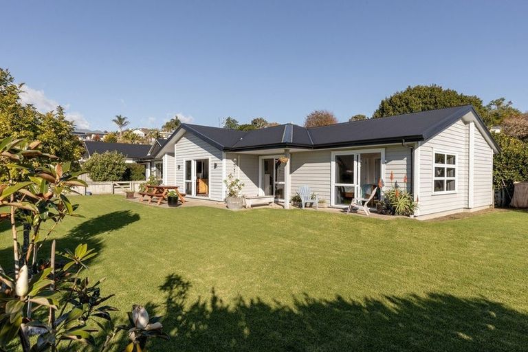 Photo of property in 2 Mckenna Lane, Omokoroa, 3114