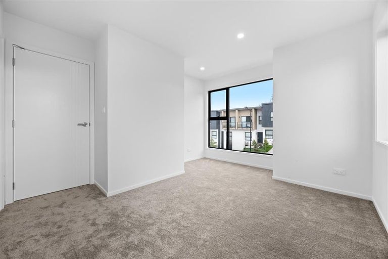 Photo of property in 12 Kautawa Lane, Massey, Auckland, 0614