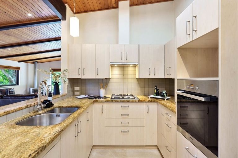 Photo of property in 173 Te Moana Road, Waikanae, 5036