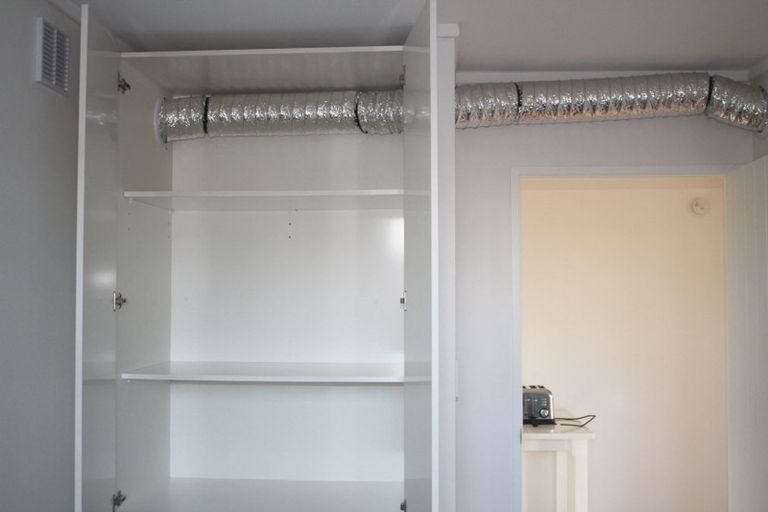 Photo of property in 2/26 Unsworth Drive, Unsworth Heights, Auckland, 0632