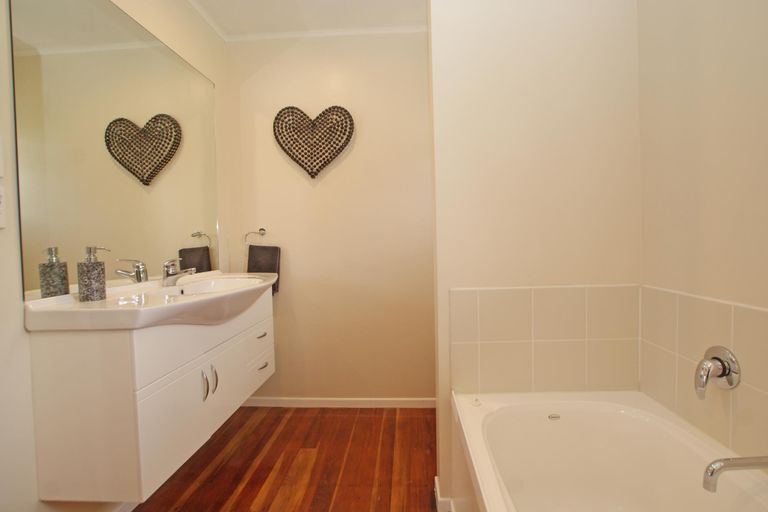 Photo of property in 37 Aberdeen Drive, Dinsdale, Hamilton, 3204