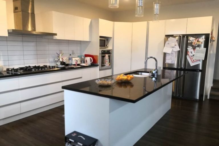 Photo of property in 6b Gossamer Drive, Pakuranga Heights, Auckland, 2010