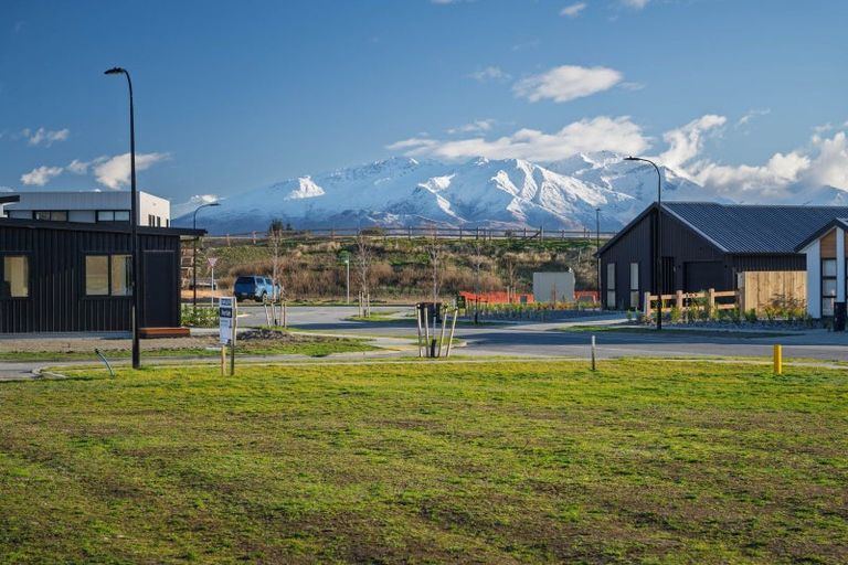 Photo of property in 21 Burbank Road, Wanaka, 9382