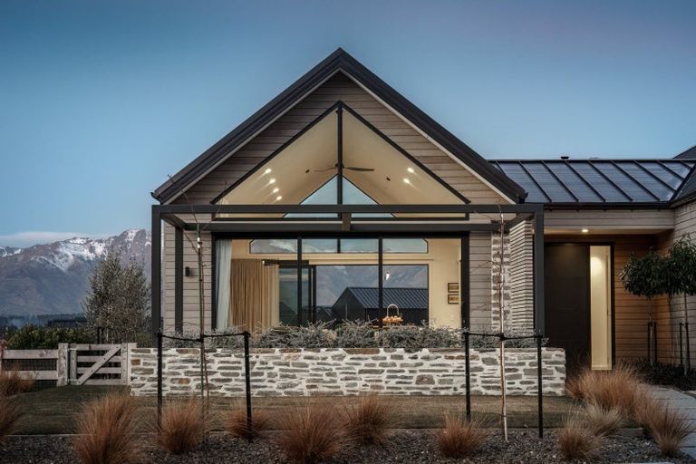 Photo of property in 11 Deans Drive, Wanaka, 9305