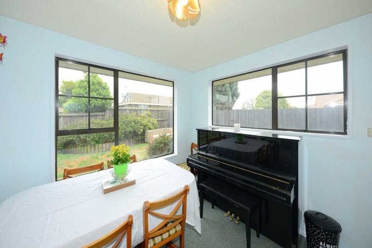 Photo of property in 2/5 Peebles Drive, Hei Hei, Christchurch, 8042