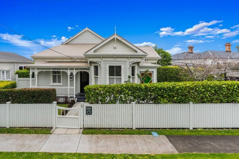 Photo of property in 2 Ewen Alison Avenue, Devonport, Auckland, 0624