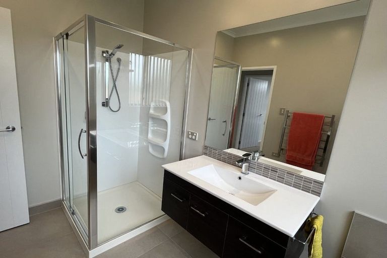 Photo of property in 2 Makaka Lane, Silverdale, 0932