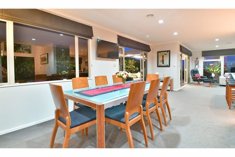 Photo of property in 2/126 Whangaparaoa Road, Red Beach, 0932